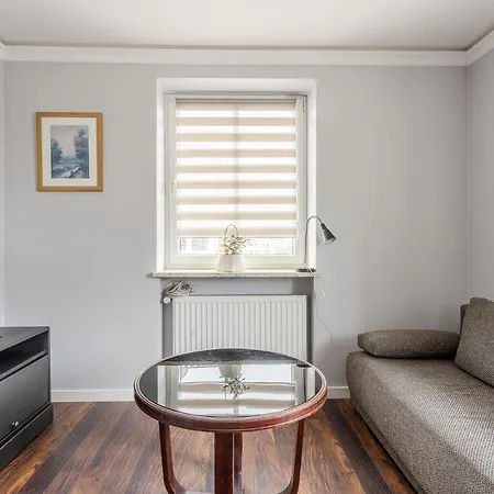 Rentplanet - Apartament Komuny Paryskiej Hotel *