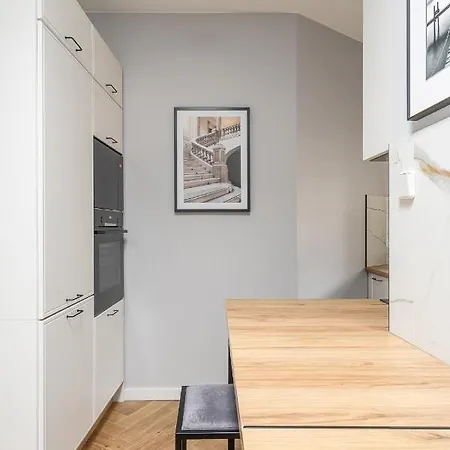 Rentplanet - Apartament Komuny Paryskiej Hotel