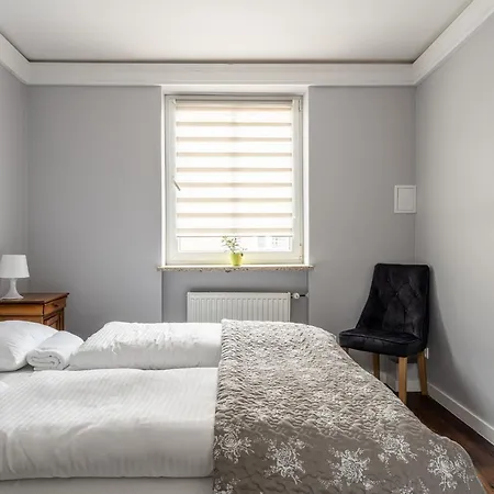 Rentplanet - Apartament Komuny Paryskiej Otel