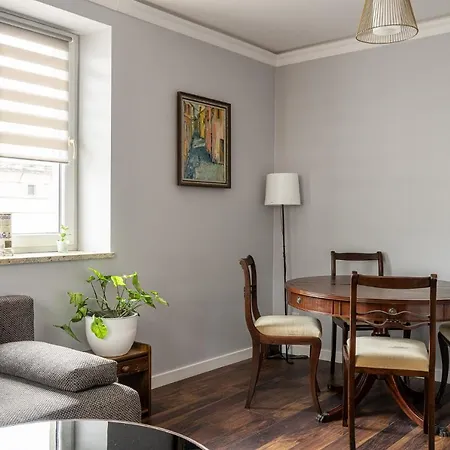 Otel Rentplanet - Apartament Komuny Paryskiej *